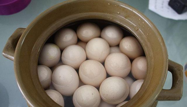 怎样腌制咸鸡蛋(怎样腌制咸鸡蛋好吃)