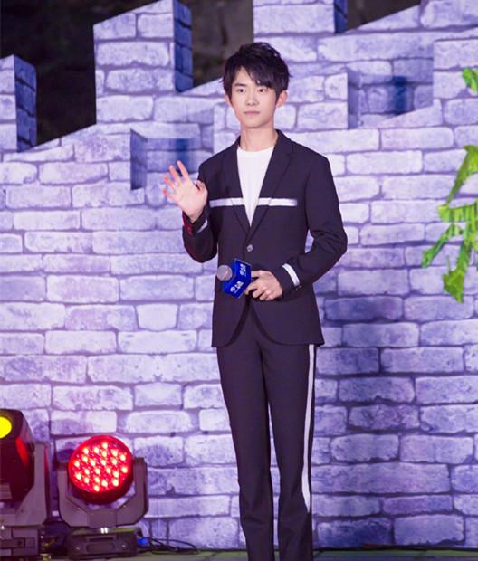 易烊千玺身高体重(易烊千玺身高体重2023) 易烊千玺身高体重(易烊千玺身高体重2023)