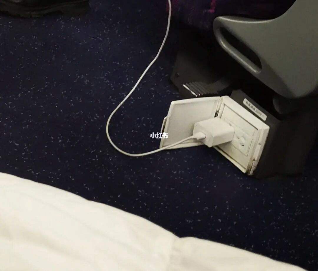 高铁在哪里充电(高铁在哪里充电图片)