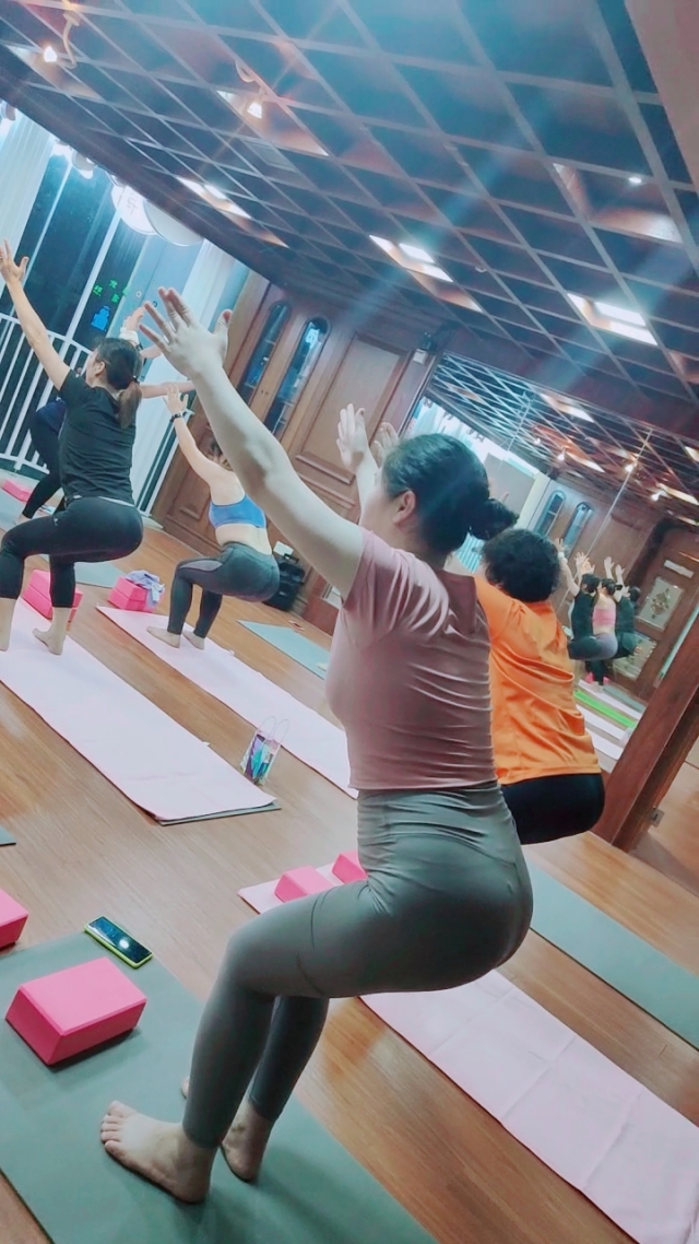 轻盈瑜伽(轻盈瑜伽国际连锁) 轻盈瑜伽(轻盈瑜伽国际连锁)