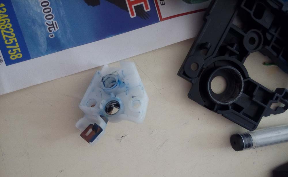 打印机怎么加碳粉(惠普m1213nf打印机怎么加碳粉)