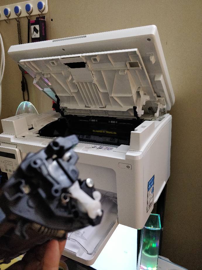 打印机怎么加碳粉(惠普m1213nf打印机怎么加碳粉)