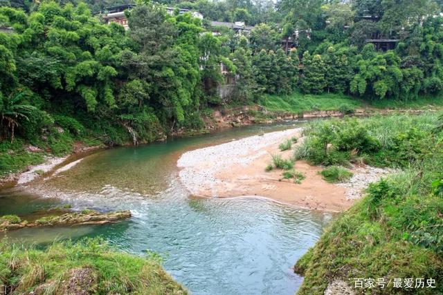 里胥(里胥狡猾,假此科敛丁口,每责一头,辄倾数家之产) 里胥(里胥狡猾,假此科敛丁口,每责一头,辄倾数家之产)